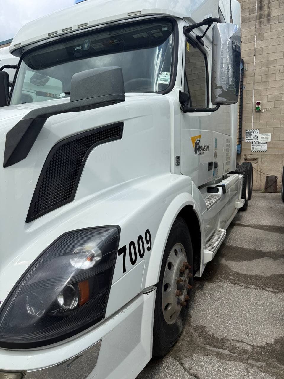 2018 Volvo VNL — photo 5 of 10