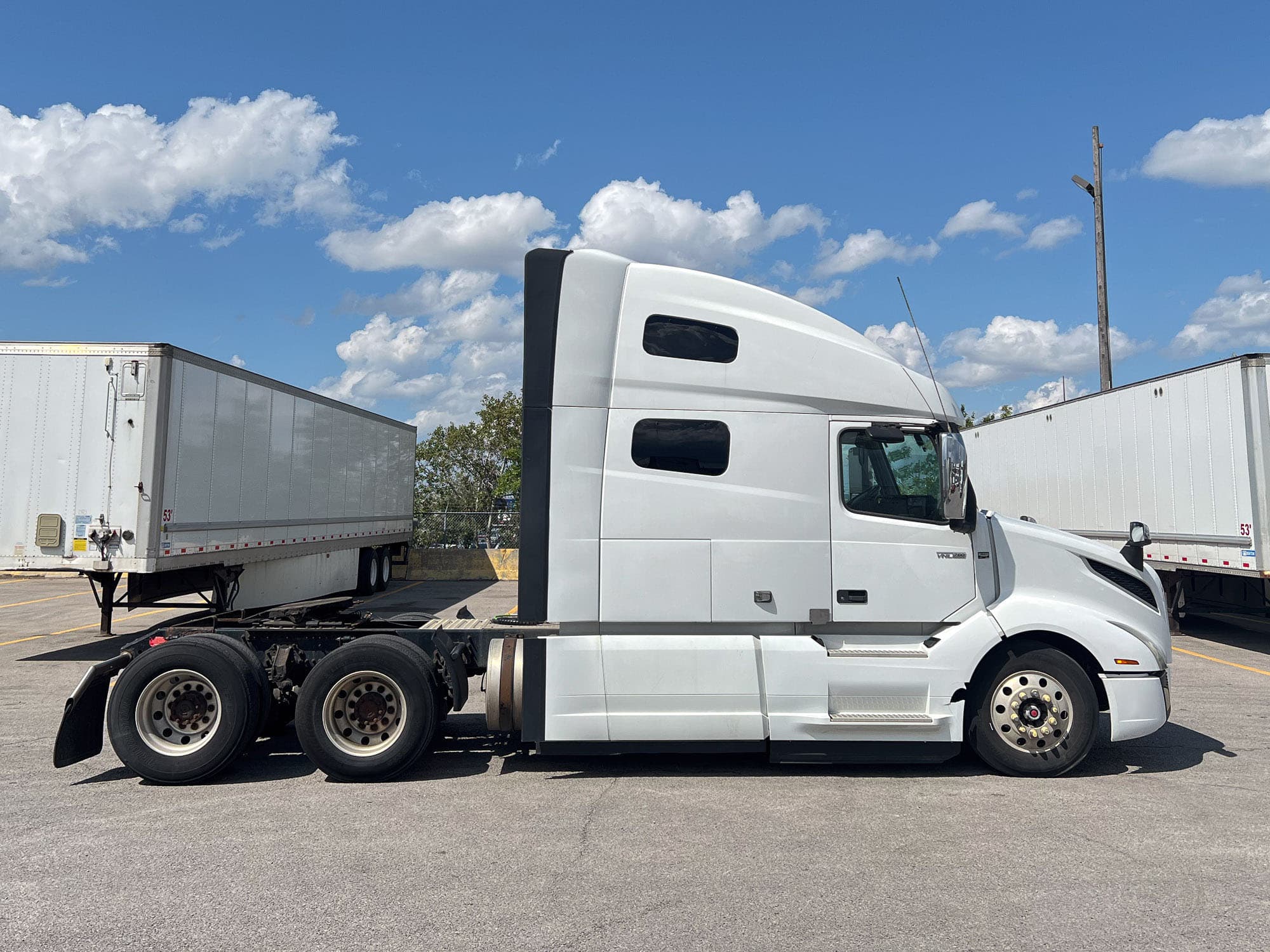 2019 Volvo VNL 760 — photo 3 of 13
